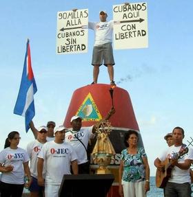 Refugiados cubanos en Cayo Hueso. (foto Mario Cabrera.)