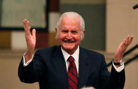 El escritor Carlos Fuentes