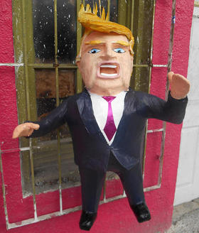 Muñeco representando a Donald Trump