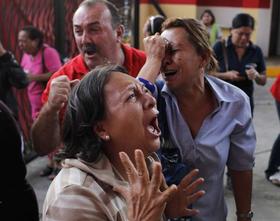 Seguidores de Hugo Chávez lloran su muerte