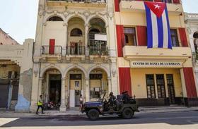 Una patrulla de las fuerzas especiales cubanas recorre las calles de La Habana en esta foto de archivo