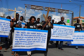 Dominicanos discriminados por su ascendencia haitiana durante una protesta