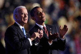 Los candidatos Joe Biden y Barack Obama, en la Convención Demócrata de EE UU, el 27 de agosto de 2008. (AP)