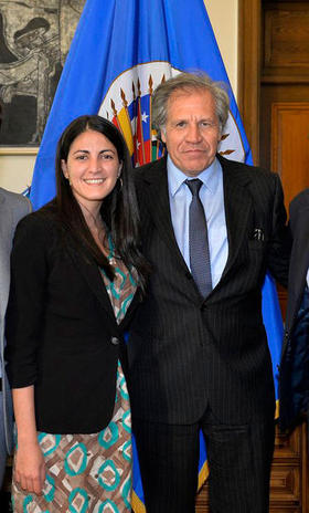 Luis Almagro, secretario general de la OEA, junto a Rosa María Payá