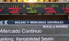 Panel de cotizaciones en la Bolsa de Madrid, en esta fotografía de archivo