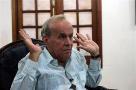 Ricardo Alarcón, portavoz oficial para el caso de los cinco espías. (AP) Ricardo Alarcón, portavoz oficial para el caso de los cinco espías. (AP)