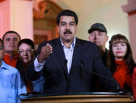 El vicepresidente de Venezuela, Nicolás Maduro, anuncia que la nueva operación al presidente Hugo Chávez en Cuba ha sido un éxito