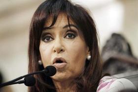 La presidenta de Argentina, Cristina Fernández, ofrece un discurso en la Cámara de Diputados del congreso argentino, en esta foto de archivo
