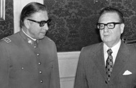 Pinochet fue nombrado por Allende comandante en jefe del Ejército chileno apenas tres semanas antes del golpe en que lo derrocó