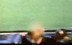 Fotograma del asesinato de John F. Kennedy captada por la cámara de cine de Abraham Zapruder, en la que se convirtió en una de las películas más vistas en la historia. Zapruder trató de que se cortara este fotograma, el frame 313, que muestra el momento del impacto de bala en la cabeza del presidente, pero sin éxito