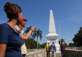 Visitantes en el Monumento en Dos Ríos, lugar donde cayó un 19 de mayo de 1895 José Martí