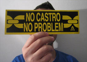 Pegatina con el lema «No Castro No problem»