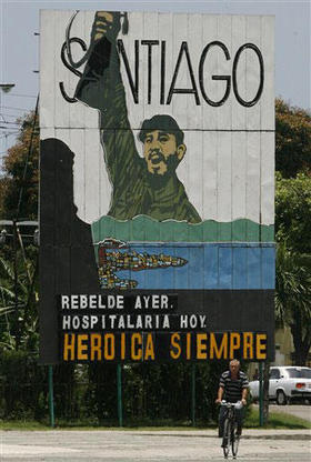 Cartel en Santiago de Cuba. (AP)