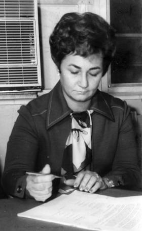 Juanita Castro firma el Plan Torriente