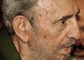 El ex presidente Fidel Castro durante una reunión con artistas e intelectuales en La Habana, el lunes 26 de julio de 2010