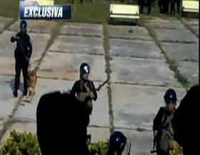 Fuerzas antimotines durante la protesta de estudiantes pakistaníes en Cuba.