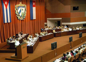 El presidente Raúl Castro pronuncia el discurso de clausura en la Asamblea Nacional del Poder Popular