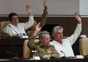 Raúl Castro y otros miembros de la élite gobernante cubana durante la reciente sesión clausurada del parlamento cubano