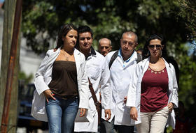 Médicos cubanos