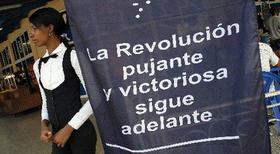 Cuba: lemas revolucionarios y turismo a la búsqueda de divisas.