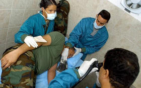 Entre septiembre de 2013 e igual mes de 2014, unos 700 médicos y sanitarios cubanos, que trabajaban en programas del gobierno venezolano, se fugaron del país sudamericano, principalmente hacia Estados Unidos