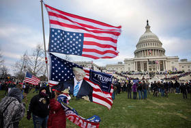 Manifestantes partidarios de Trump el 6 de enero de 2021