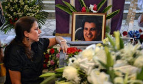 Ofelia Acevedo, viuda del opositor Oswaldo Payá, durante la misa fúnebre celebrada en la iglesia de El Salvador del Mundo, en el barrio habanero de El Cerro