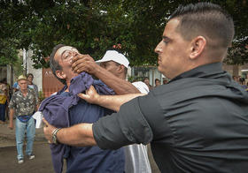 Represión en Cuba en esta foto de archivo